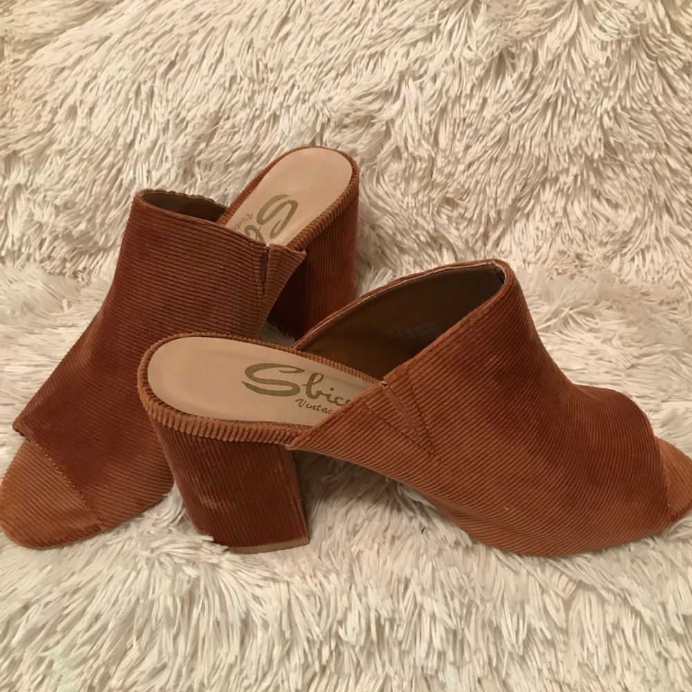 Sbicca peep toes with corduroy heel